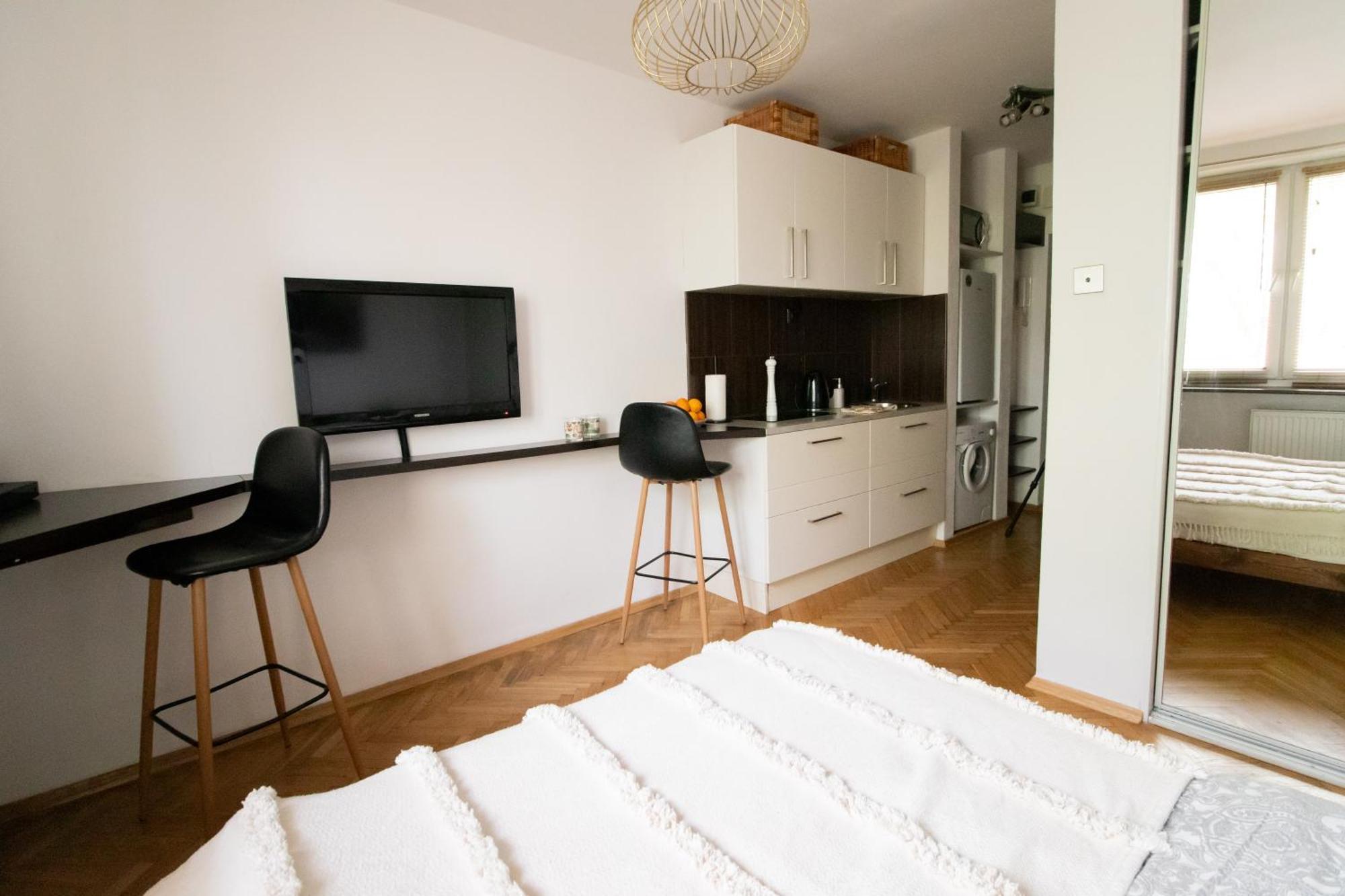 Piotrapartments - Daleka Cozy Train&Airport Apartment Varsavia Esterno foto